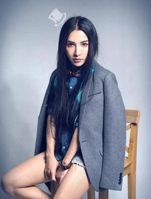 腾讯第一“伪娘”,他是最会化妆的设计师