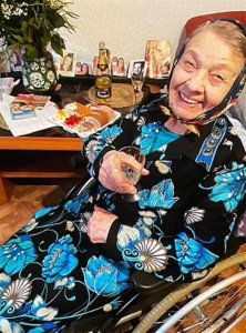 ​要不到钱就杀人？德国100岁祖母被亲孙子斩首杀害