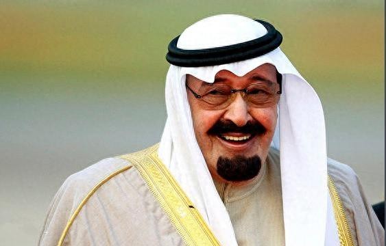 各国领导人见本国皇室：英国行屈膝礼，泰国趴地上，沙特搞独裁！