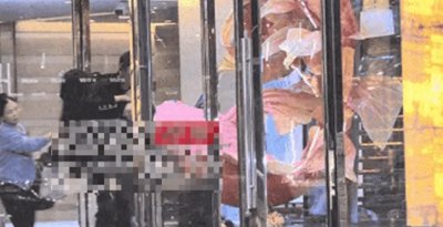 ​羡慕了！秋瓷炫喝到烂醉如泥，老公无奈背下楼，姿势太好笑了