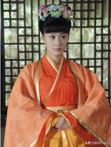 ​徐翠翠老公是于小伟吗，她和吴越长的好像对比照