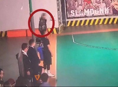 ​打篮球也要防“梁上君子” 成都警方抓获一名专偷篮球场手机的盗贼