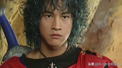 ​厚嘴唇、大鼻孔、长方脸，这7位男星看似很帅，实则奇怪