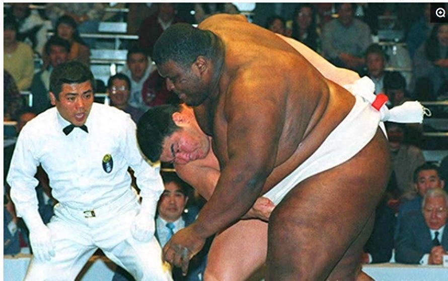 地球最强“大巨人”,高2米1,重800斤,妻子也是绝色美女