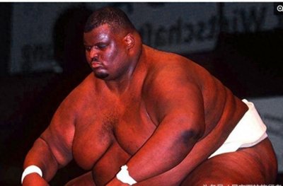 ​地球最强“大巨人”,高2米1，重800斤，妻子也是绝色美女