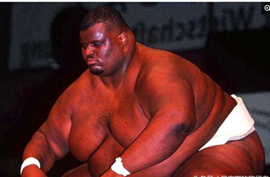 地球最强“大巨人”,高2米1,重800斤,妻子也是绝色美女