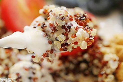 藜麦可以蒸米饭吗？藜麦蒸米饭要泡吗？