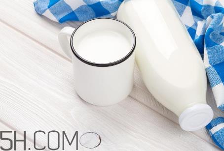 纯牛奶热着喝还是常温喝？桑葚能和牛奶一起吃吗？