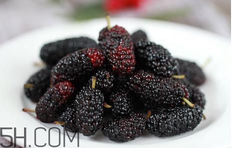 纯牛奶热着喝还是常温喝？桑葚能和牛奶一起吃吗？