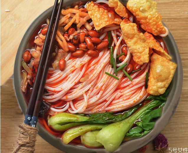 螺蛳粉不加什么不臭 螺蛳粉不放酸笋好吃么