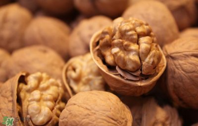 ​核桃的主要品类有哪些？怎样正确吃核桃？