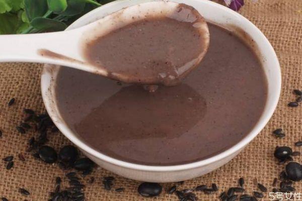 如何自制黑豆浆呢 黑豆浆应该怎么打呢