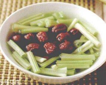 红枣和芹菜能一起吃吗 女生的大补食材