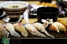 吃皮皮虾能喝白酒吗?虾和白酒能同食吗