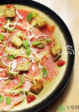 燻鲑鱼沙拉怎么做？燻鲑鱼沙拉的做法？