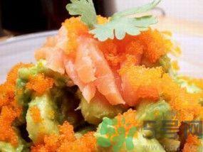 燻鲑鱼沙拉怎么做？燻鲑鱼沙拉的做法？