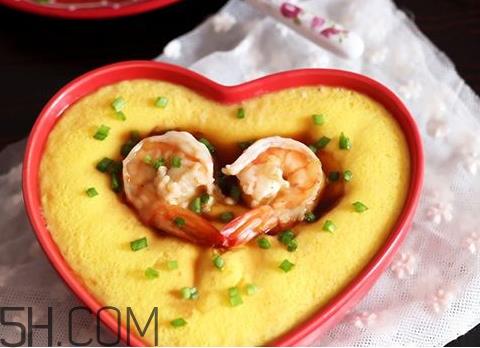 鸡蛋羹能和虾一起吃吗 鸡蛋羹可以放虾皮吗