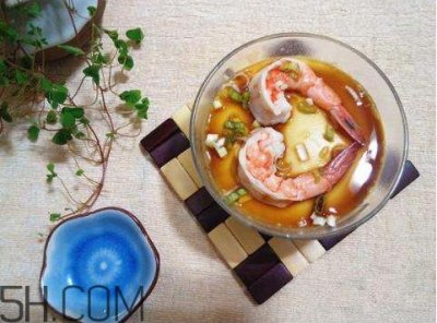​鸡蛋羹能和虾一起吃吗 鸡蛋羹可以放虾皮吗