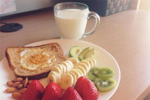 早餐奶晚上可以喝吗 没什么影响 早餐奶晚上可以喝吗 没什么影响