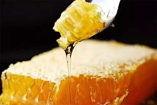 蜂巢蜜什么时候吃最好 吃蜂巢蜜的最佳时间