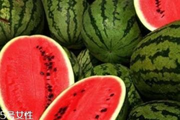 西瓜不能和什么食物一起吃？哪些人不能吃西瓜？