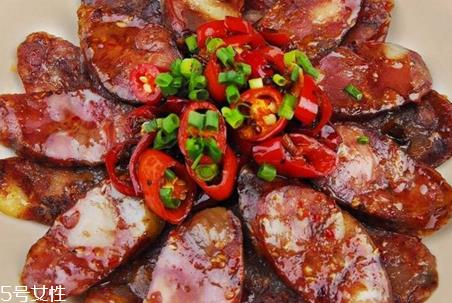 怎样判断腊肠煮熟了没有？筷子戳一戳最为直接