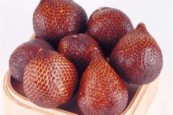 蛇皮果变黑还能吃吗 看具体情况