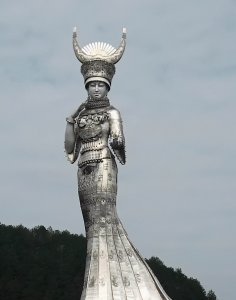 ​贵州剑河县建88米仰阿莎雕塑引争议 当地：未使用扶贫资金