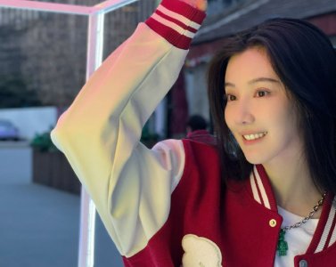 ​王鹤润的家庭背景？和蔡文静是同一个人吗？