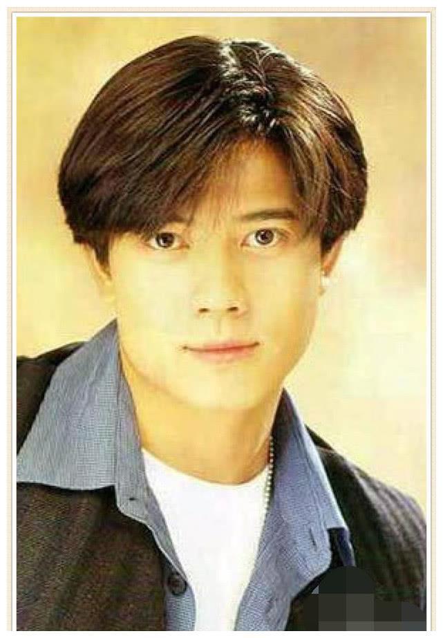 明星早年的照片,张卫健颜值不比鹿晗低!黄渤最逆天!