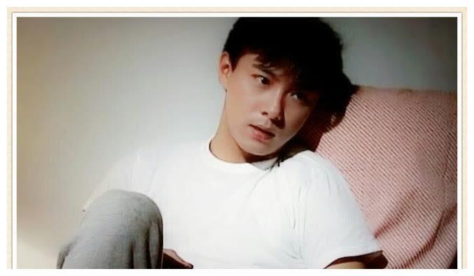 明星早年的照片,张卫健颜值不比鹿晗低!黄渤最逆天!