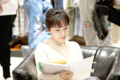 ​李念靠《蜗居》红极一时，嫁给富商炫富引非议，如今凭都挺好翻红