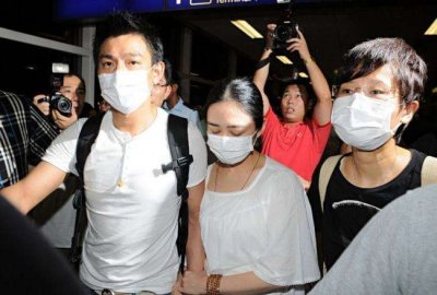 ​钟汉良个人资料档案一家三口（47岁钟汉良被曝隐婚生女！小5岁娇妻北京探班被