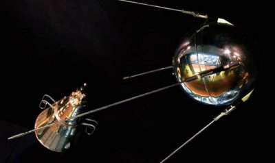 ​什么是人造卫星？人造地球卫星是如何被发明出来的？有什么用途？