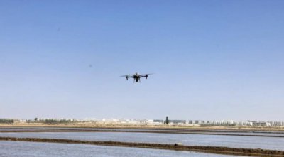 ​新疆和田首次实现水稻无人机精量播种，二十分钟即可完成 20 余亩