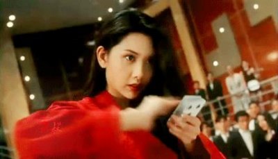 ​邱淑贞15岁长女沈月颜值爆表，中学学历却身价十亿的父亲竟是他