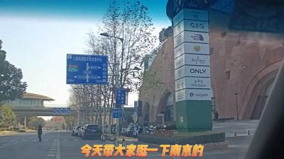 ​南京砂之船奥特莱斯，是南京一坐休闲娱乐即一体的商业中心。