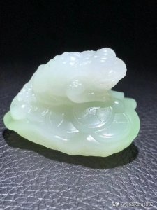 ​碧玉是什么玉(碧玉和青玉哪个好？)