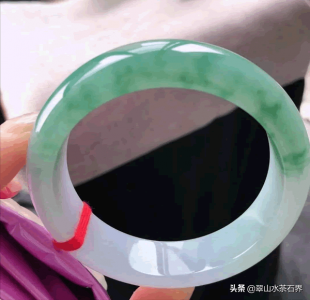 ​糯化种翡翠什么价格（糯化种翡翠什么价格糯种飘绿手镯多少钱）