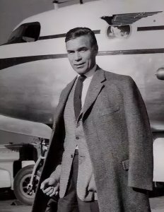 ​鲁维罗萨：007特工的原型人物，交过1000多位女友，娶5个超级富婆