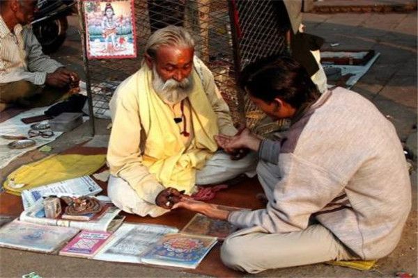 一个人什么名看纳音还是日干(纳音五行的算命方法)