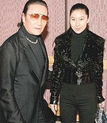 80岁谢贤的31岁女友COCO近照