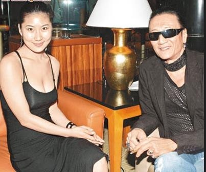 80岁谢贤的31岁女友COCO近照