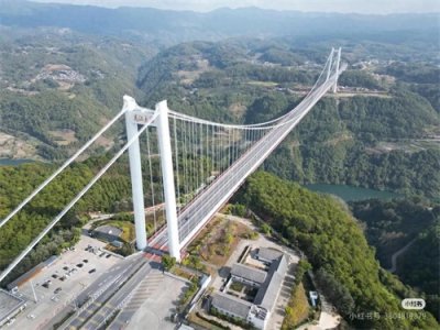 ​亚洲山区最大的悬索桥：龙江大桥