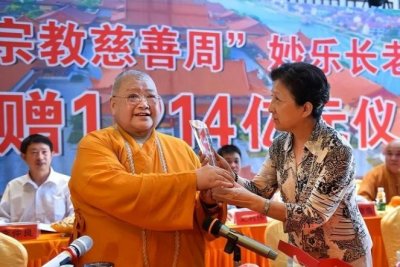 ​妙乐法师：34岁出家为尼，捐款亿元做慈善，建富丽堂皇的大寺院