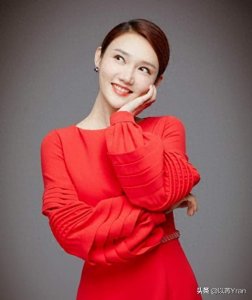 ​龙洋：从湖南走出来的央视主持人，34岁仍单身，风光背后也有辛酸