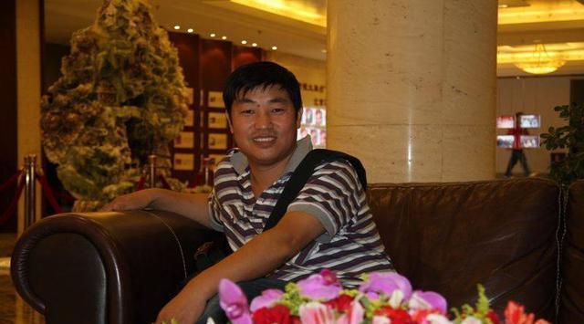 《乡村爱情10》有对老戏骨,戏里戏外是夫妻,书法都比赵本山高