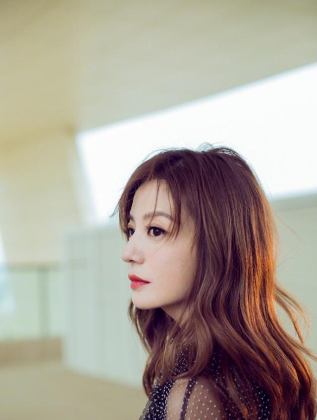 中外明星齐聚海南岛国际电影节,苏有朋赵薇忙与约翰尼·德普合影