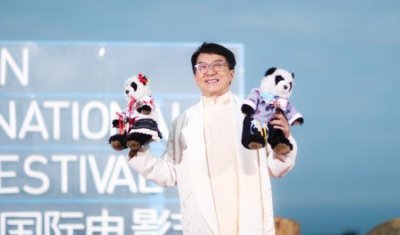 ​中外明星齐聚海南岛国际电影节，苏有朋赵薇忙与约翰尼·德普合影