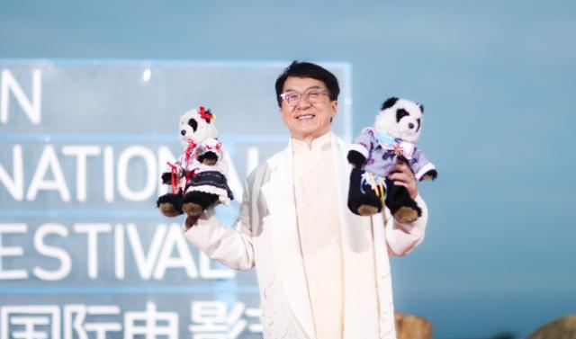 中外明星齐聚海南岛国际电影节,苏有朋赵薇忙与约翰尼·德普合影